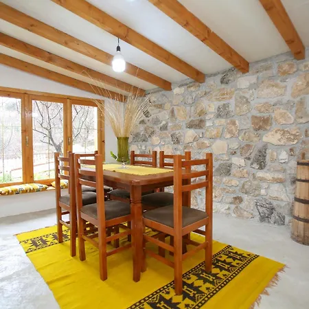 シャレー Village *